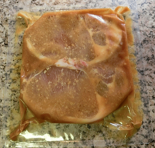 冷蔵庫で解凍した茶美豚ロース味噌漬け（国産素材の長期熟成生みそ使用）