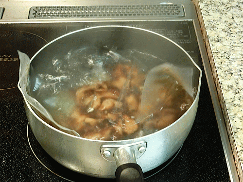 はぐくみ鶏で作った鶏レバーしぐれ煮を湯せん