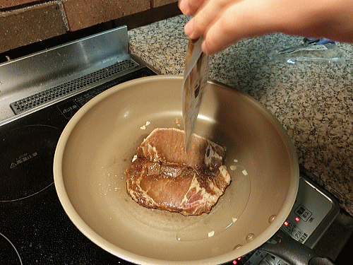 茶美豚で作ったロースガーリックステーキ